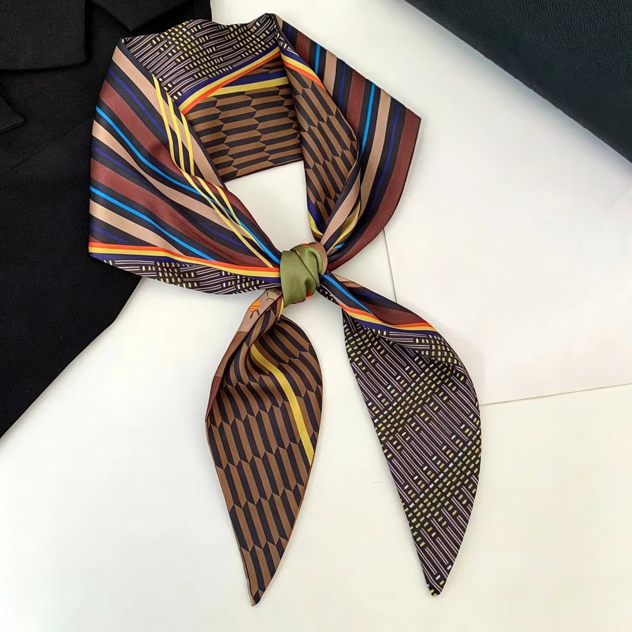 Luxe Print Lang Haarlint Bevel - Ascot Neck Scarf recensie en prijs