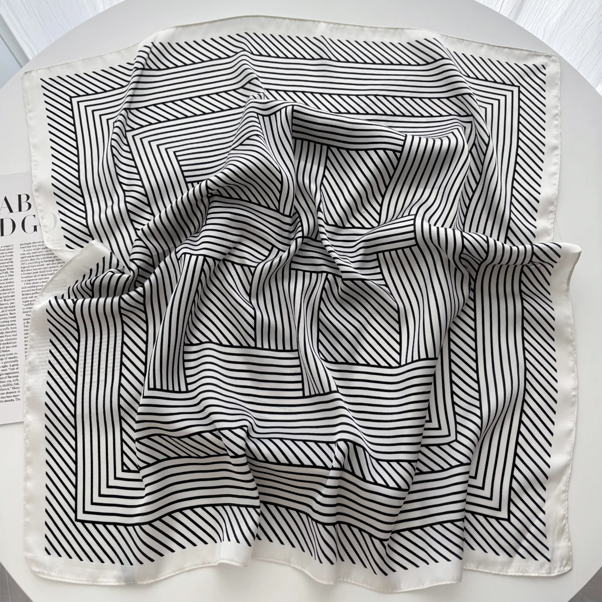Bloemenprint vierkante sjaal E - Ascot Neck Scarf recensie en prijs