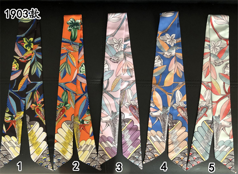 Luxe Merk Hummingbird Print Sk - Ascot Neck Scarf recensie en prijs